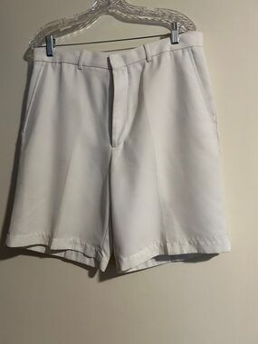 Walter Hagen White Flat-Front Golf Shorts